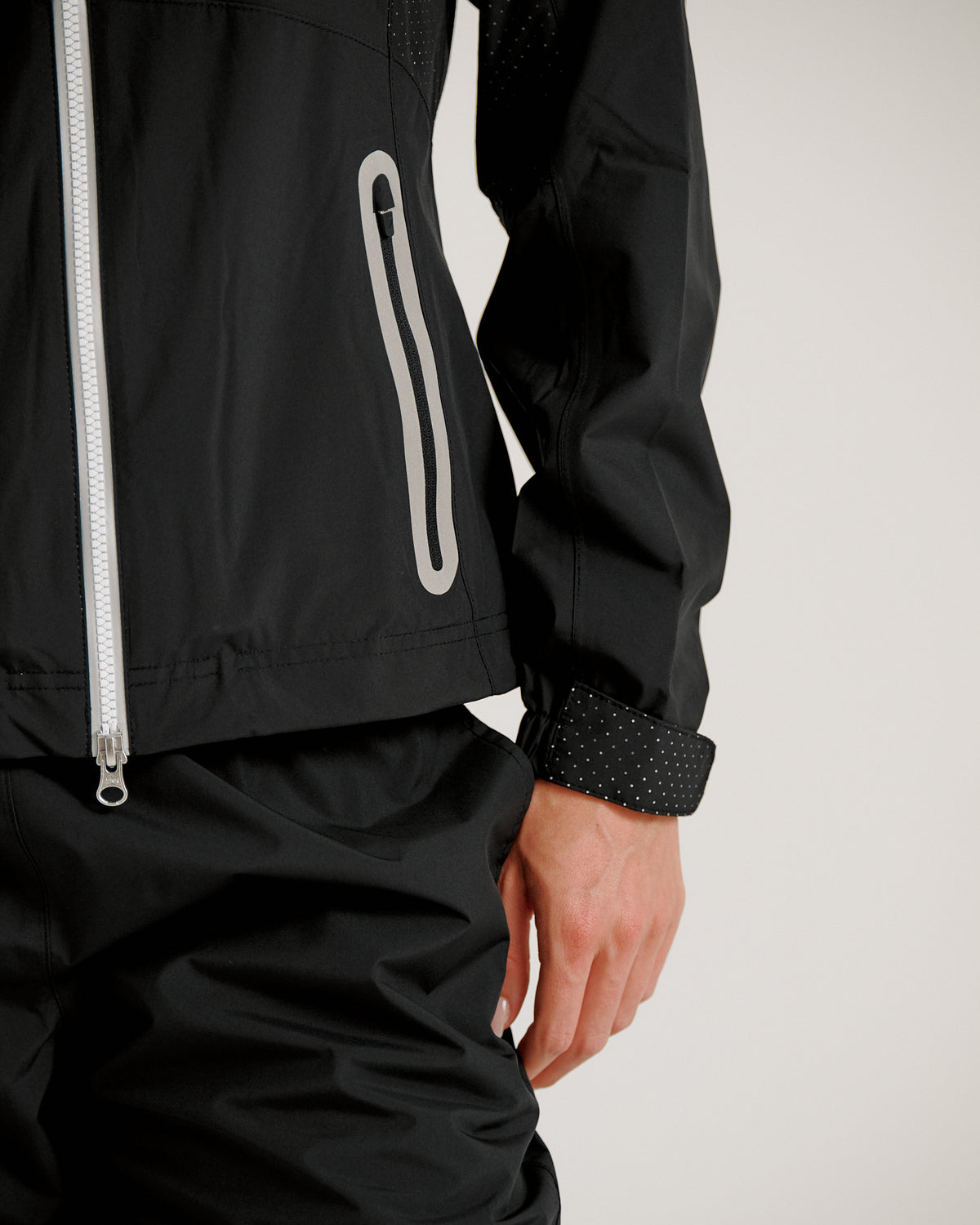 BLACK/METALLIC SILVER